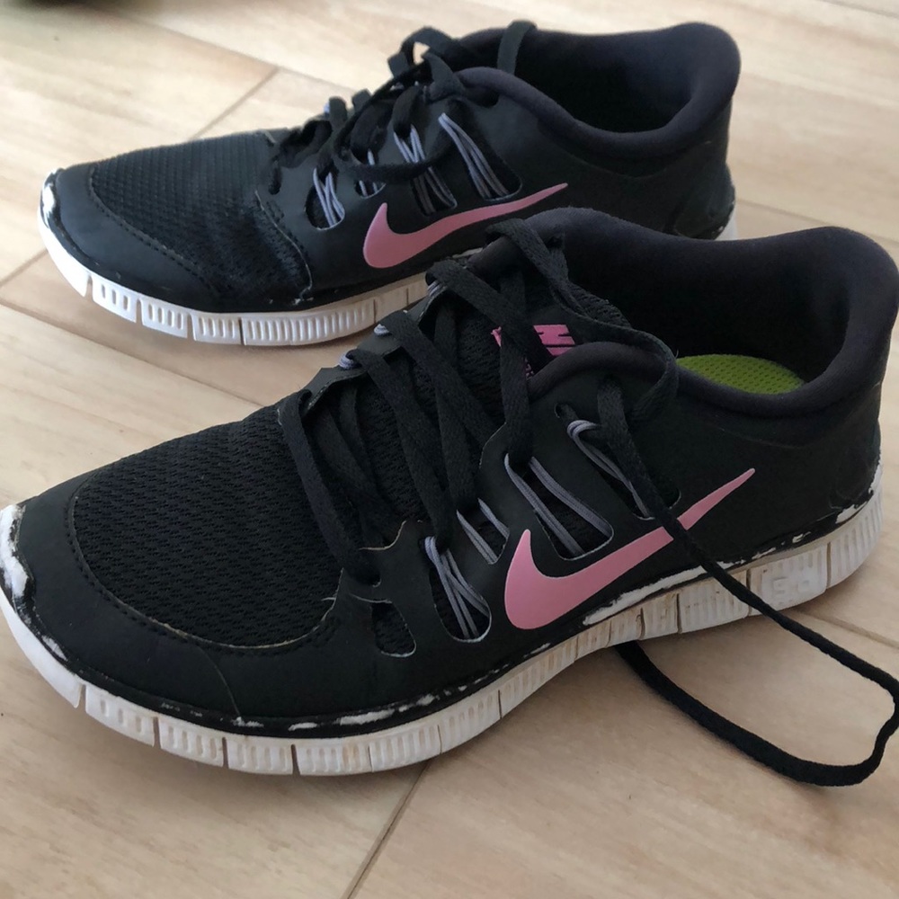 Nike - Picture 2 of 5